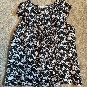 New York & Company Black and White Floral Blouse